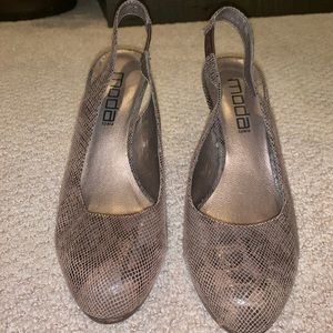 Moda slingback heels in taupe